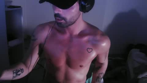 Snapshot of leo1991lol chatting on December 18, 3:47 am leo1991lol online show from December 18, 3:47 am