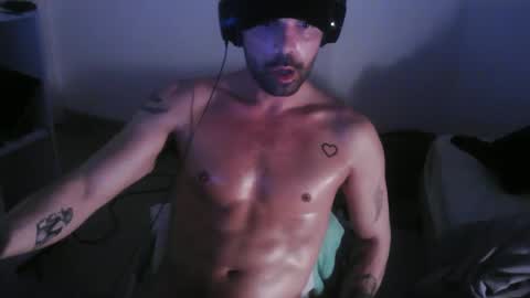 Snapshot of leo1991lol chatting on January 7, 1:38 am leo1991lol online show from January 7, 1:38 am