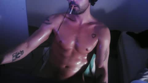 Snapshot of leo1991lol chatting on January 7, 5:22 am leo1991lol online show from January 7, 5:22 am