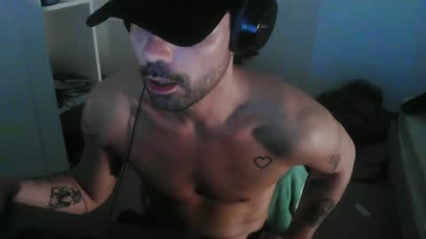 Snapshot of leo1991lol chatting on January 10, 9:44 am leo1991lol online show from January 10, 9:44 am