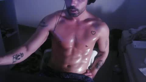 Snapshot of leo1991lol chatting on January 21, 11:02 pm leo1991lol online show from January 21, 11:02 pm