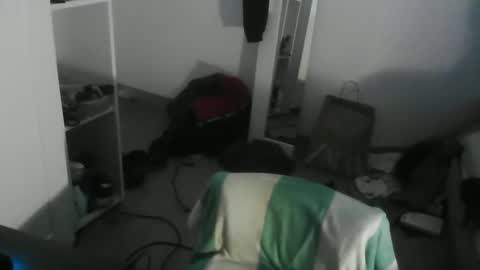 Snapshot of leo1991lol chatting on February 4, 10:21 am leo1991lol online show from February 4, 10:21 am