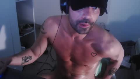 Snapshot of leo1991lol chatting on February 4, 1:48 pm leo1991lol online show from February 4, 1:48 pm