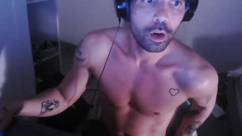 Snapshot of leo1991lol chatting on February 4, 5:45 pm leo1991lol online show from February 4, 5:45 pm