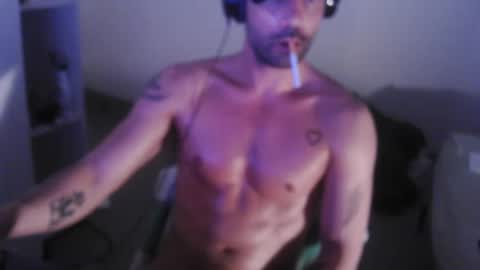 Snapshot of leo1991lol chatting on February 21, 4:29 am leo1991lol online show from February 21, 4:29 am