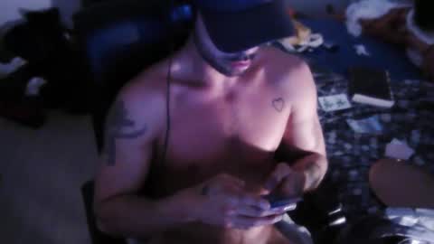 Snapshot of leo1991lol chatting on November 15, 8:22 am leo1991lol online show from November 15, 8:22 am