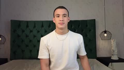 Snapshot of leo_delvey chatting on January 8, 3:40 am leo online show from January 8, 3:40 am