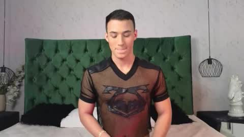 Snapshot of leo_delvey chatting on October 9, 11:08 am leo online show from October 9, 11:08 am