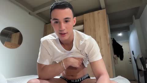 Snapshot of leo_delvey chatting on November 6, 6:25 am leo online show from November 6, 6:25 am