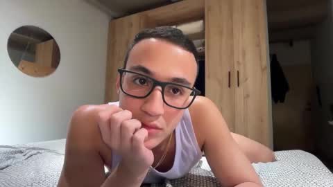 Snapshot of leo_delvey chatting on November 21, 5:50 am leo online show from November 21, 5:50 am