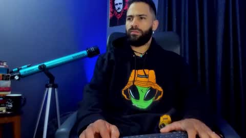 Leo  Diaz online show from December 29, 2:10 pm