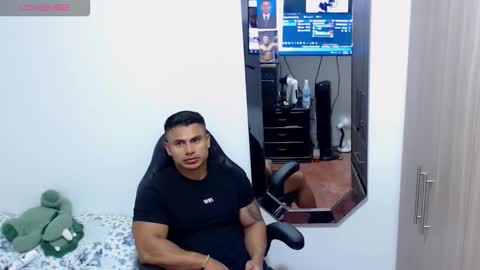 Snapshot of leo_muscleboy chatting on October 14, 12:33 am Leo online show from October 14, 12:33 am