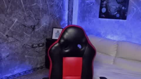 Leo independent model online show from March 4, 1:33 am