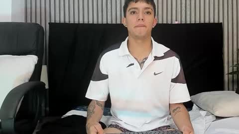 leohard_ online show from January 18, 11:58 am