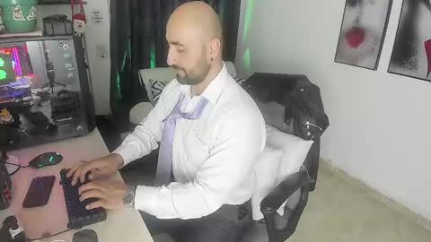 Snapshot of leon_1717 chatting on December 28, 10:13 pm Leon online show from December 28, 10:13 pm