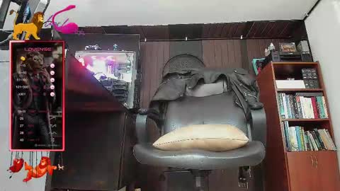 Snapshot of leon_1717 chatting on October 2, 2:46 pm Leon online show from October 2, 2:46 pm