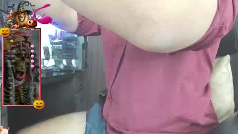 Snapshot of leon_1717 chatting on October 3, 4:37 pm Leon online show from October 3, 4:37 pm