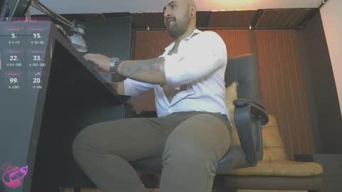 Leon online show from March 31, 4:07 pm