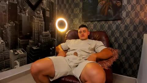 Snapshot of leon_ssmoron chatting on November 25, 12:32 am Leon Smoron online show from November 25, 12:32 am