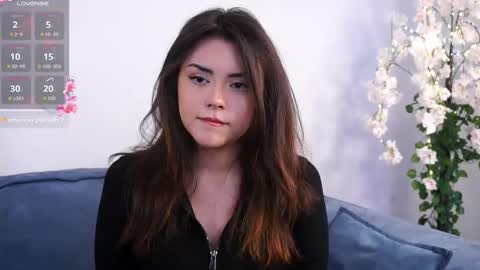 Mia online show from November 16, 8:09 am