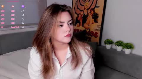 Mia online show from December 21, 8:21 am