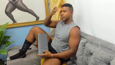 Leandro jones online show from November 17, 11:49 am