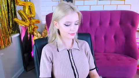 leonastone online show from September 25, 5:05 pm