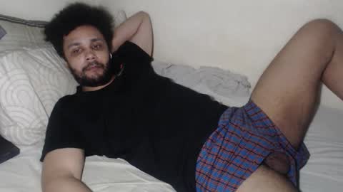 Snapshot of leonevans33 chatting on February 2, 10:41 pm LSE online show from February 2, 10:41 pm