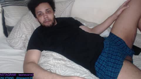 Snapshot of leonevans33 chatting on February 8, 10:46 pm LSE online show from February 8, 10:46 pm