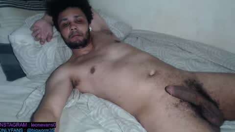 Snapshot of leonevans33 chatting on February 9, 10:25 pm LSE online show from February 9, 10:25 pm