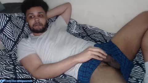 Snapshot of leonevans33 chatting on February 19, 12:06 am LSE online show from February 19, 12:06 am