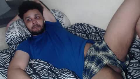 Snapshot of leonevans33 chatting on February 21, 1:39 am LSE online show from February 21, 1:39 am