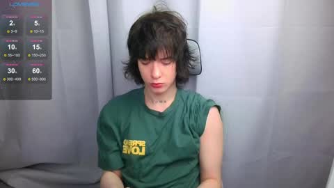 Snapshot of leonkissboy chatting on May 3, 2:39 am leonkissboy online show from May 3, 2:39 am