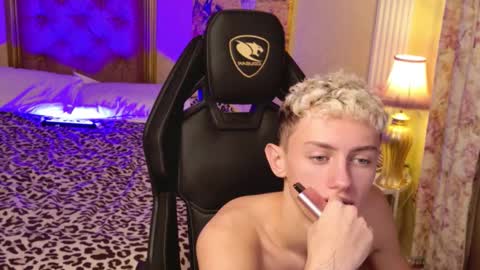 Snapshot of leonlure chatting on October 27, 3:54 am leonlure online show from October 27, 3:54 am