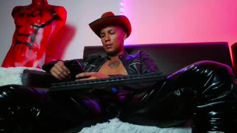 Snapshot of leonnardojaramillo chatting on December 7, 12:02 pm Lenardo jaramillo online show from December 7, 12:02 pm