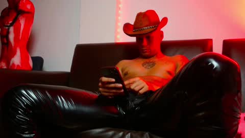 Snapshot of leonnardojaramillo chatting on January 23, 12:30 pm Lenardo jaramillo online show from January 23, 12:30 pm