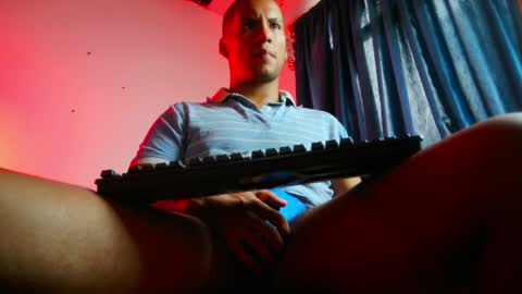 Snapshot of leonnardojaramillo chatting on February 6, 12:48 pm Lenardo jaramillo online show from February 6, 12:48 pm