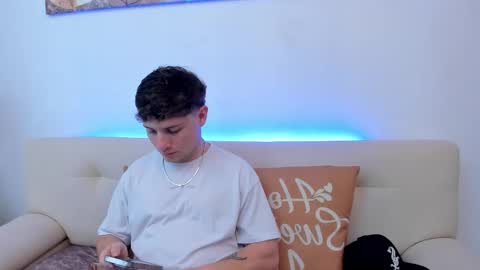 Leo  online show from October 28, 9:28 pm