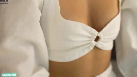 Leora online show from December 1, 4:29 pm