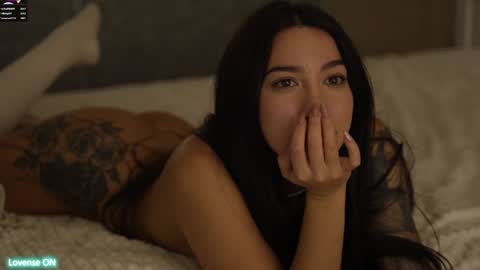 Leora online show from December 9, 7:07 pm