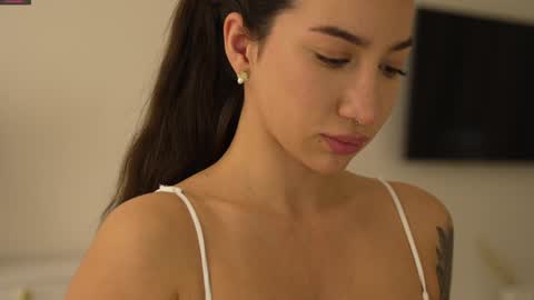 Leora online show from February 7, 4:56 pm