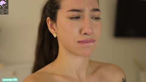 Leora online show from February 7, 7:59 pm