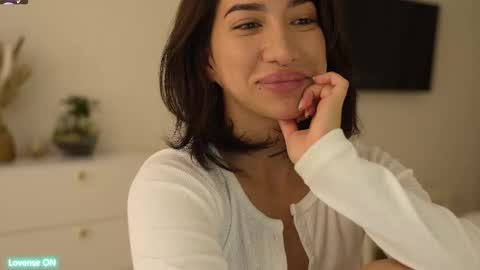 Leora online show from February 14, 4:31 pm