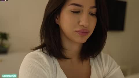 Leora online show from February 22, 5:13 pm