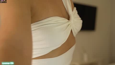 Leora online show from February 28, 4:10 pm