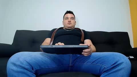 Snapshot of leoreem_ chatting on November 6, 1:06 am leoreem_ online show from November 6, 1:06 am