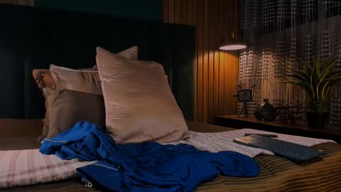 Snapshot of leosalvatore_ chatting on February 26, 6:37 am Leo Salvatore online show from February 26, 6:37 am