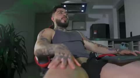 Snapshot of leosalvatore_ chatting on September 16, 11:39 pm Leo Salvatore online show from September 16, 11:39 pm