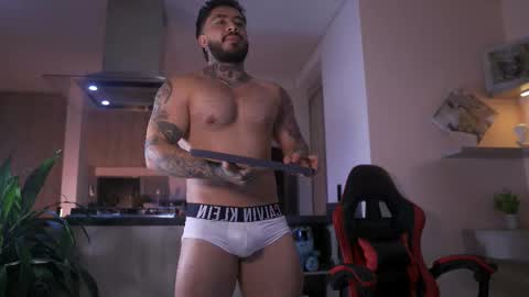 Snapshot of leosalvatore_ chatting on October 10, 3:38 am Leo Salvatore online show from October 10, 3:38 am