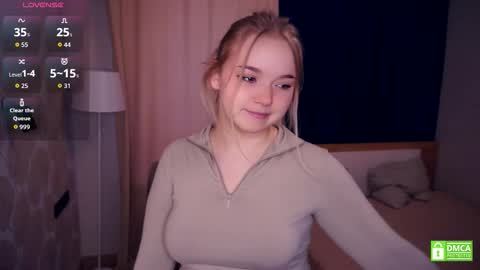 Snapshot of leotafredericks chatting on October 23, 5:18 am Hello everyone Im Lora Its my first day Were going to have fun together online show from October 23, 5:18 am